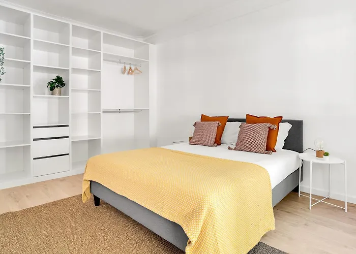 Bright In - 3 Bedrooms By Lisbeyond Lizbona