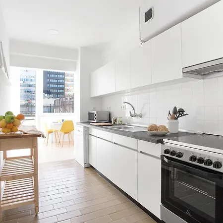 아파트 Bright In - 3 Bedrooms By Lisbeyond *